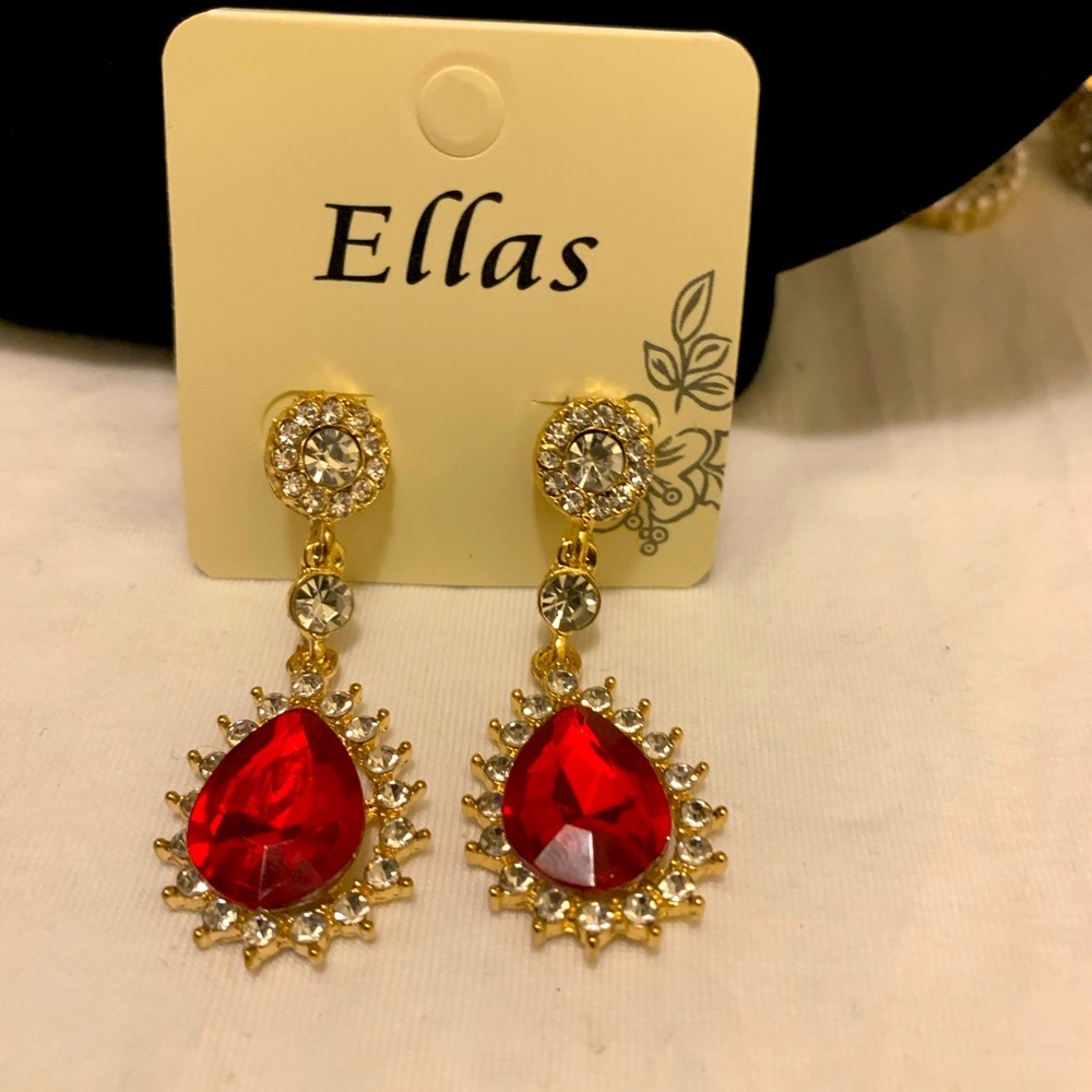 Beautiful red stunning earring evening wear